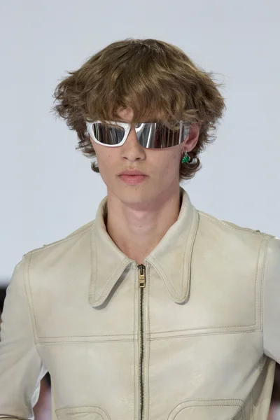 Look 37